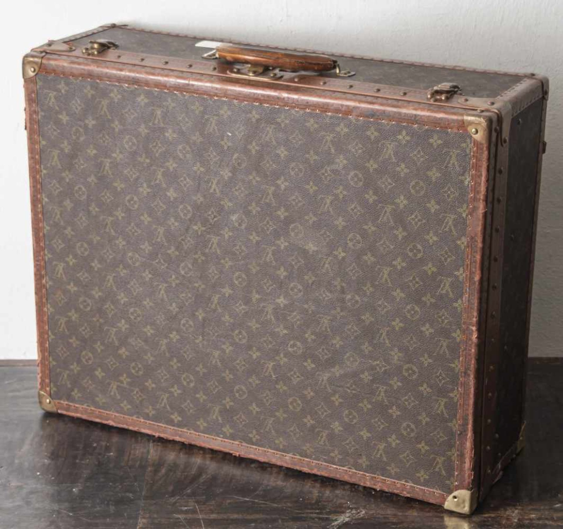 Alter Louis Vuittonkoffer "Alzer 65", Hartschalenkoffer mit dem klassischen LV-Signet Aufdruck