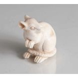 Netsuke, Ratte, Japan, Meiji-Zeit, wohl Ende 19. Jahrhundert, Elfenbein, fein geschnitzt und