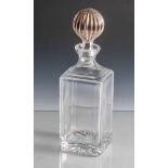 Whisky-Karaffe mit Silbermontierung, 20. Jahrhundert, farbloses Kristallglass mit Bodenstern. Der
