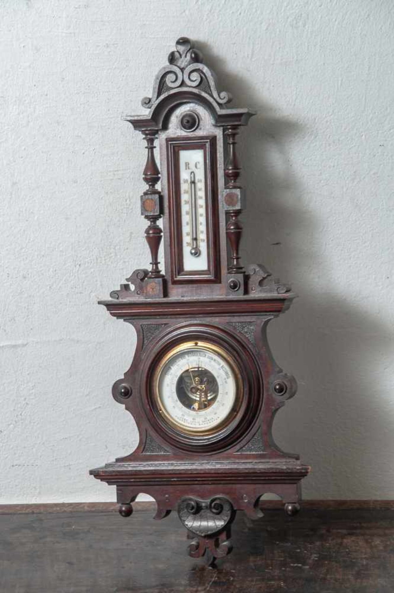 Barometer, um 1900, Gebrüder Lange, Bremen, geschnitzter Holzrahmen dunkelbraun gefasst, weiße