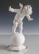 Figurine, Putto auf Kugel, Hutschenreuther, Kunstabteilung Selb, grüne Manufakturmarke (1