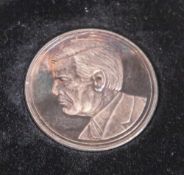 Medaille, Silber 999, Helmut Schmidt zum 60. Geburtstag. Ca. 34,4 gr.