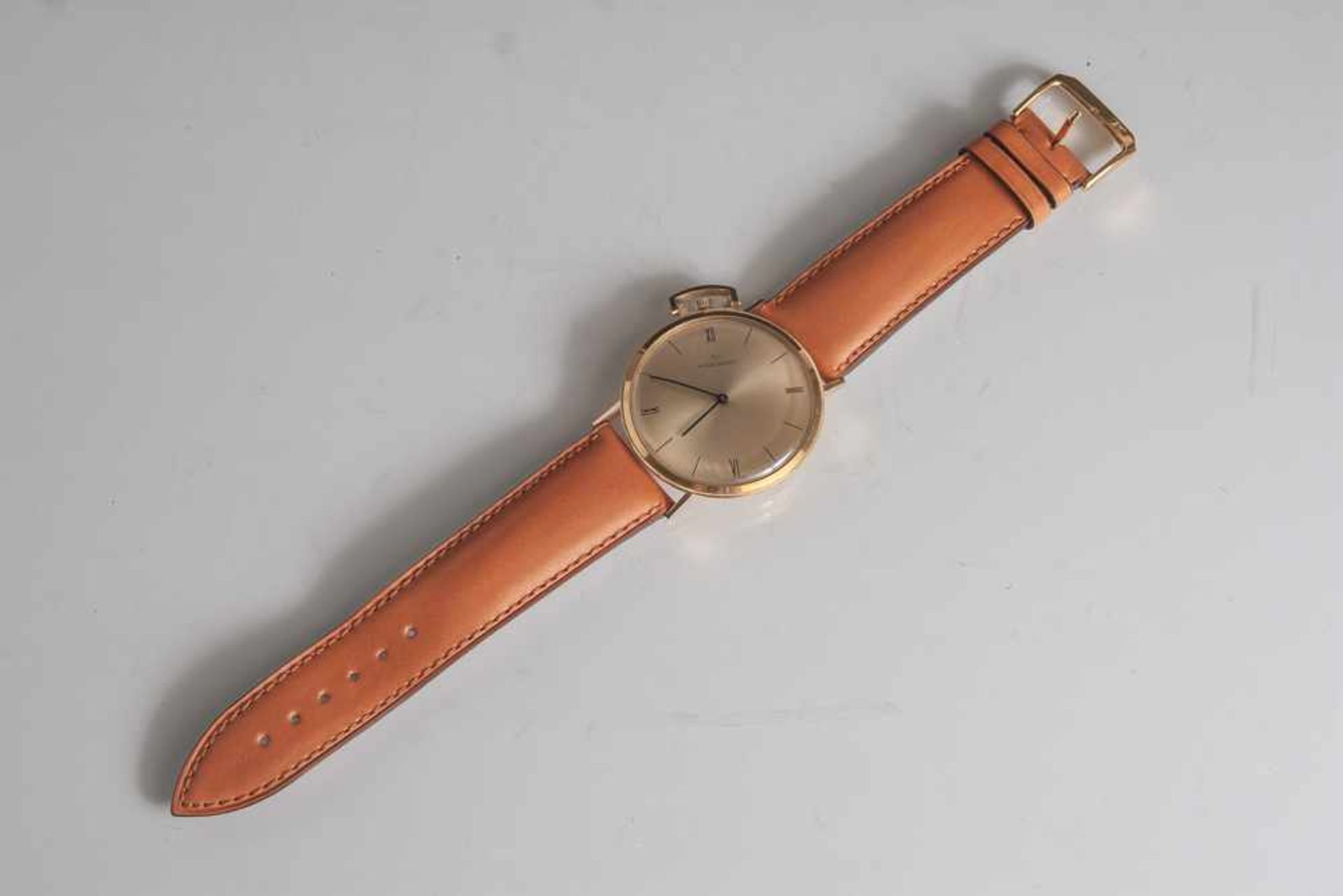 Herrenarmbanduhr, Movado, Gelbgold 750, zur Armbanduhr umgearbeitete Taschenuhr. Goldfarbenes