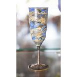 Sektglas, Entwurf Kurt Wallstab (1920-2002), milchiges Glas, Fuß, Schaft u. Kuppa mit Einfärbungen