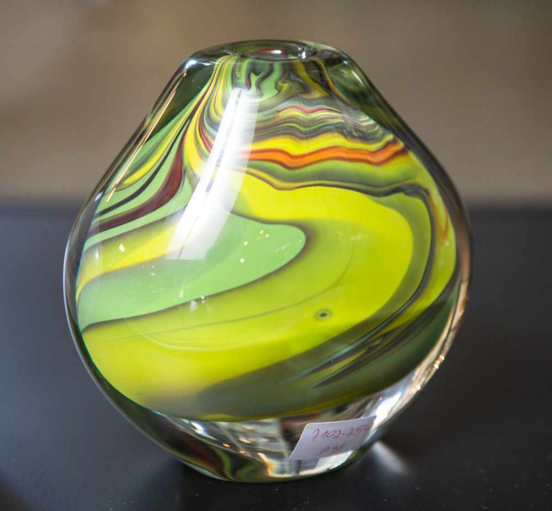 Vase, Entwurf Udo Edelmann (geb. 1938), farbloses Glas, polychrom unterfangen, gebauchter Korpus mit