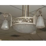 Deckenlampe, Frankreich, um 1915/25, Art Déco, drei Ampeln, mittig große flache Schale, Preßglas,