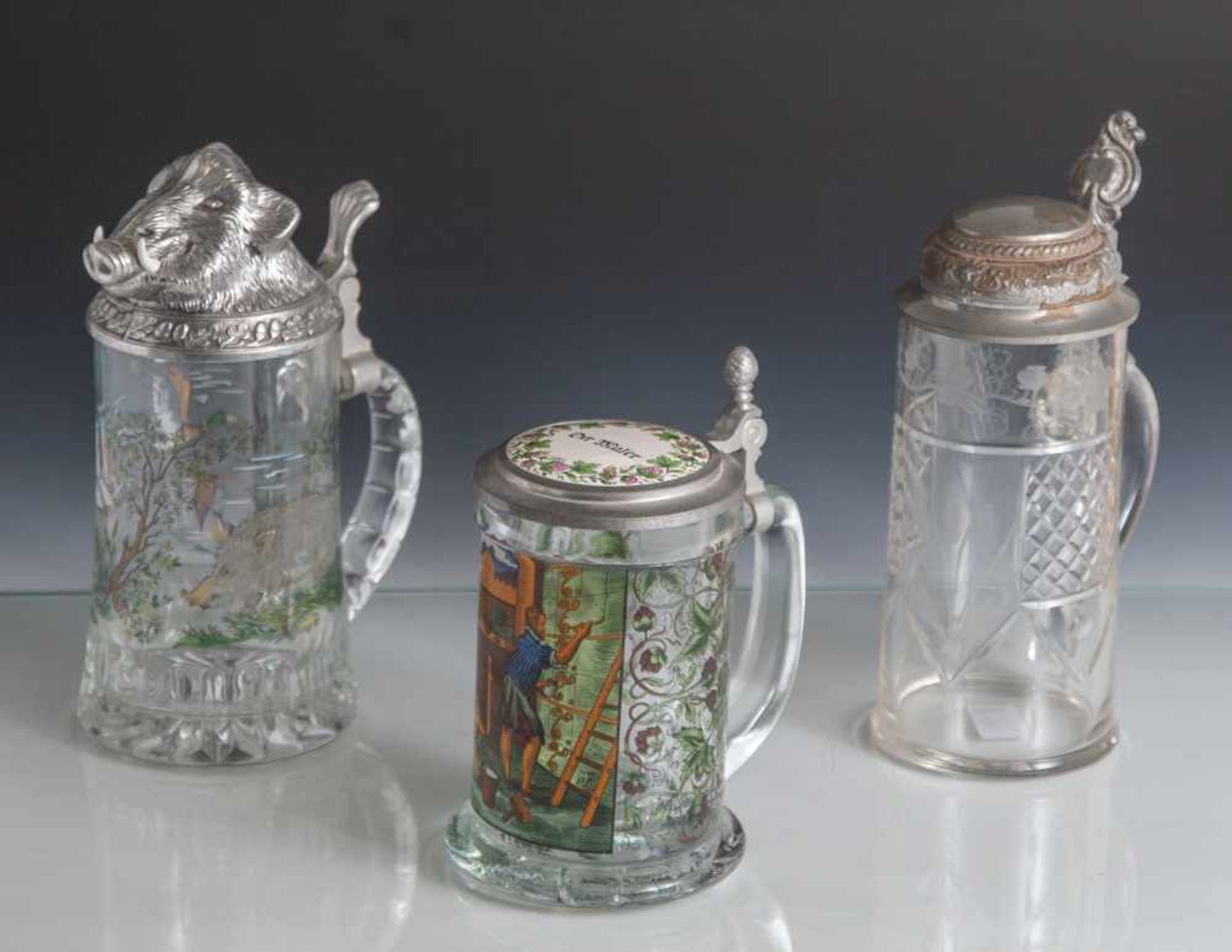 3 Deckelhumpen, 2 x neuzeitl., 1 x älter (um 1900), Pressglas mit transparentem Umdruckdekor, 1 x