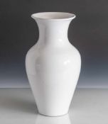 Vase KPM Berlin. H: 28cm.