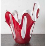 Glasobjekt/ Glasschale, zweifarbig (rot/weiss). H: 38cm.