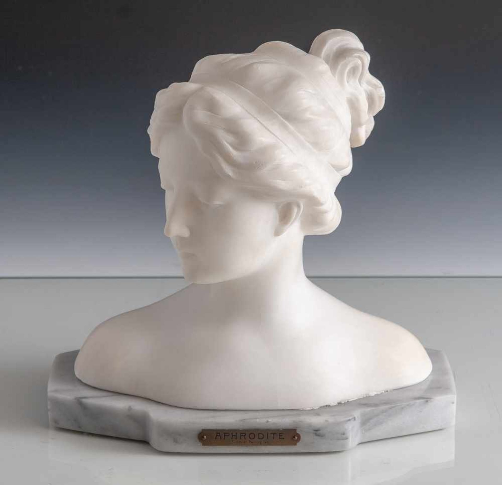Schmidt-Felling, Julius Paul (1835-1920), Aphrodite, Alabaster, auf Marmorplinthe, auf