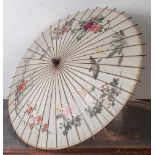 Sonnenschirm, China, um 1900, Bambusgestell, Seide auf Papier, mit feiner Malerei von