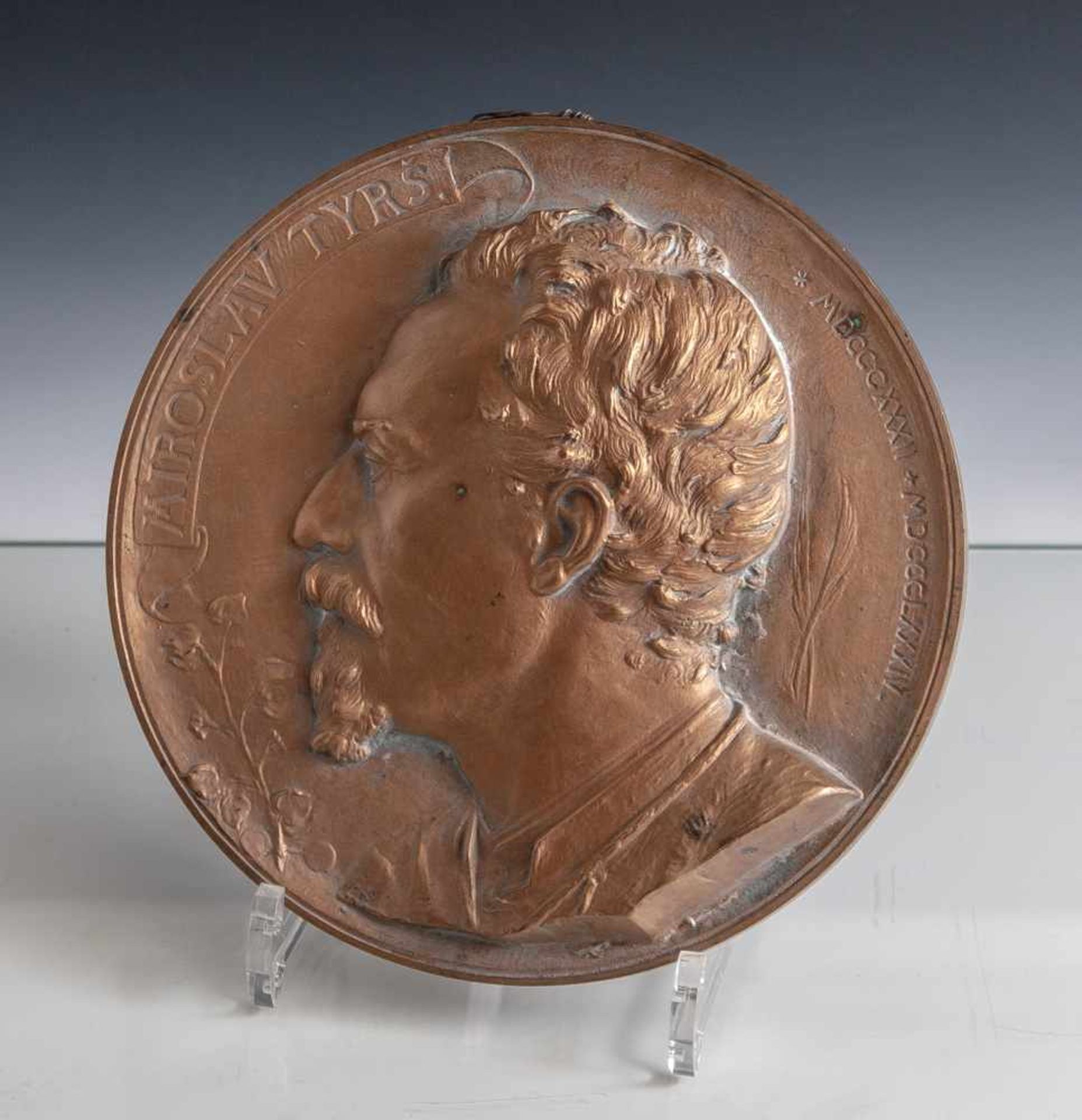 Bronzeplakette "Miroslav Tyrs", um 1900, mit dem Kopfporträt nach links sowie dem Namenszug und