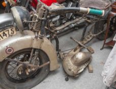 Harley Davidson (Vorkriegsmodell), Rahmen mit Sitz und Lenker, Tank (einseitig), hing 50 Jahre