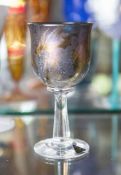 Pokal, England, Isle of Wight Glass, farbloses Glas, Kuppa opak, nachtblau gefärbt mit