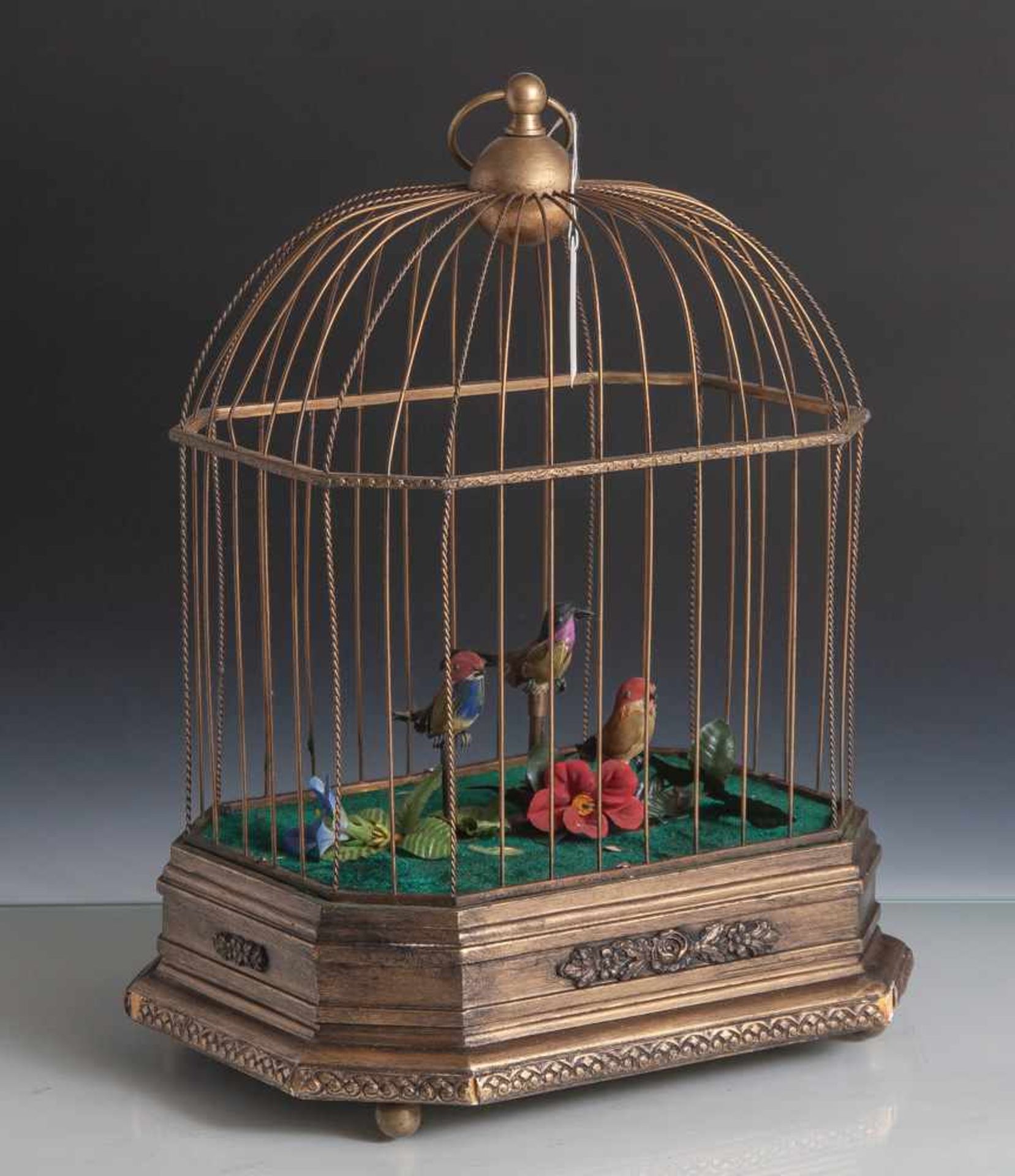 Alter Singvogelautomat, Käfig mit drei kleinen Vögeln, Alter unbekannt, wohl 20er Jahre, Federwerk