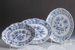 3 Schalen, Meissen, blaue Schwertermarke (3 Schleifstriche), Porzellan, Dekor Zwiebelmuster,