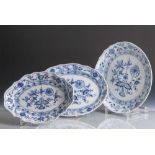 3 Schalen, Meissen, blaue Schwertermarke (3 Schleifstriche), Porzellan, Dekor Zwiebelmuster,