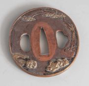 Tsuba, Japan, wohl späte Edo-Periode, Kupfer mit Goldauflage. Mit floraler Motivik (Blütenzweige).