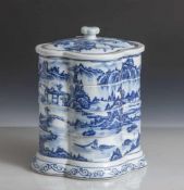 Stapeldose, China, 20. Jahrhundert, Vierpass-Form, vierteilig, Porzellan, blau-weiß Malerei, mit