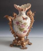 Vase, Wessel/Bonn, Keramik, polychromes Blumen- u. Insektendekor, matt vergoldete Metallhalterung,