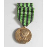 Medaille, Frankreich, Deutsch-Französischer Krieg 1870/71, gestiftet an B. Ouvrier. An grün-