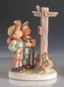 Hummelfigur: Am Scheideweg, Goebel, 1955, Modellnr. 331. H. ca. 17 cm.