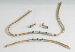 Exquisites 3-teiliges Schmuckset, Gelbgold/Weißgold 750, Collier, Armband und Ohrschmuck, ausgefasst