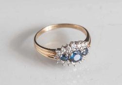 Saphir-Brillant-Ring, Gelbgold 585, ausgefasst mit 3 kornblumenblauen, transparenten Saphiren,