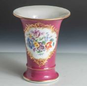 Vase, Meissen, blaue Schwertermarke, Porzellan, polychrom bemalt, Goldstaffage,kraterförmiger