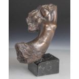 Dzintare, Vija (geb. 1941, Riga), nackte Nymphe aus einer Woge steigend, Bronze aufMarmorsockel
