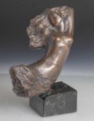 Dzintare, Vija (geb. 1941, Riga), nackte Nymphe aus einer Woge steigend, Bronze aufMarmorsockel