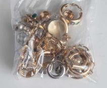 Posten Modeschmuck, 23 Paar Ohrschmuck, unterschiedl. Ausführungen und Materialien, teilw.Silber und