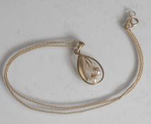 Kette mit Anhänger, Gelbgold 333, tropfenförmiger Anhänger mit floral durchbrochengearbeitet,