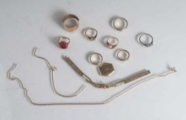 Posten Goldschmuck, 585: 4 Ringe, 3 Ringschienen, 1 Serviettenring, sowie Bruchgold, ca.37,5 gr. (