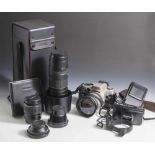 Umfangreiche Kameraausrüstung, Canon EOS-50E, analog mit Objektiv 28-200 mm; Sigma ZoomDM. 72, 1:3,8