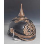 Pickelhaube für Mannschaften der Infanterie, Hessen, Lederkorpus, runder Vorderschirm,goldener Löwe,