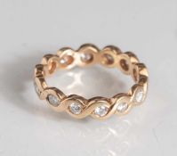 Memory-Ring, Gelbgold 585, ausgefasst mit 14 Brillanten, ca. 1 ct/tw/si. Ringgröße: 57,ca. 5,0