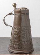 Kupferne Weinstütze, Rheingau, 18. Jahrhundert. Höhe ca. 46 cm. Schöner org.Erhaltungszustand.