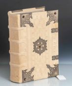 Faksimile der Gutenbergbibel im aufwendig gestaltetem Lederumschlag mitMetallverzierungen, Bez.