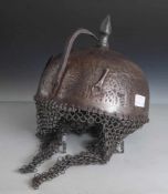Helm, persisch, Kulah Khud, Helmglocke Metall getrieben, vierkantige lanzenförmige Spitze,angehängte