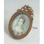 Miniaturmalerei, Porträt einer Adelsdame, wohl 19. Jahrhundert, in fein gearb. ovalemMetallrähmchen,