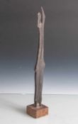 Frische, Wolfgang (* 1946, Goch), Bronzeplastik Liebespaar, dunkel patiniert, H. ca. 34cm, auf