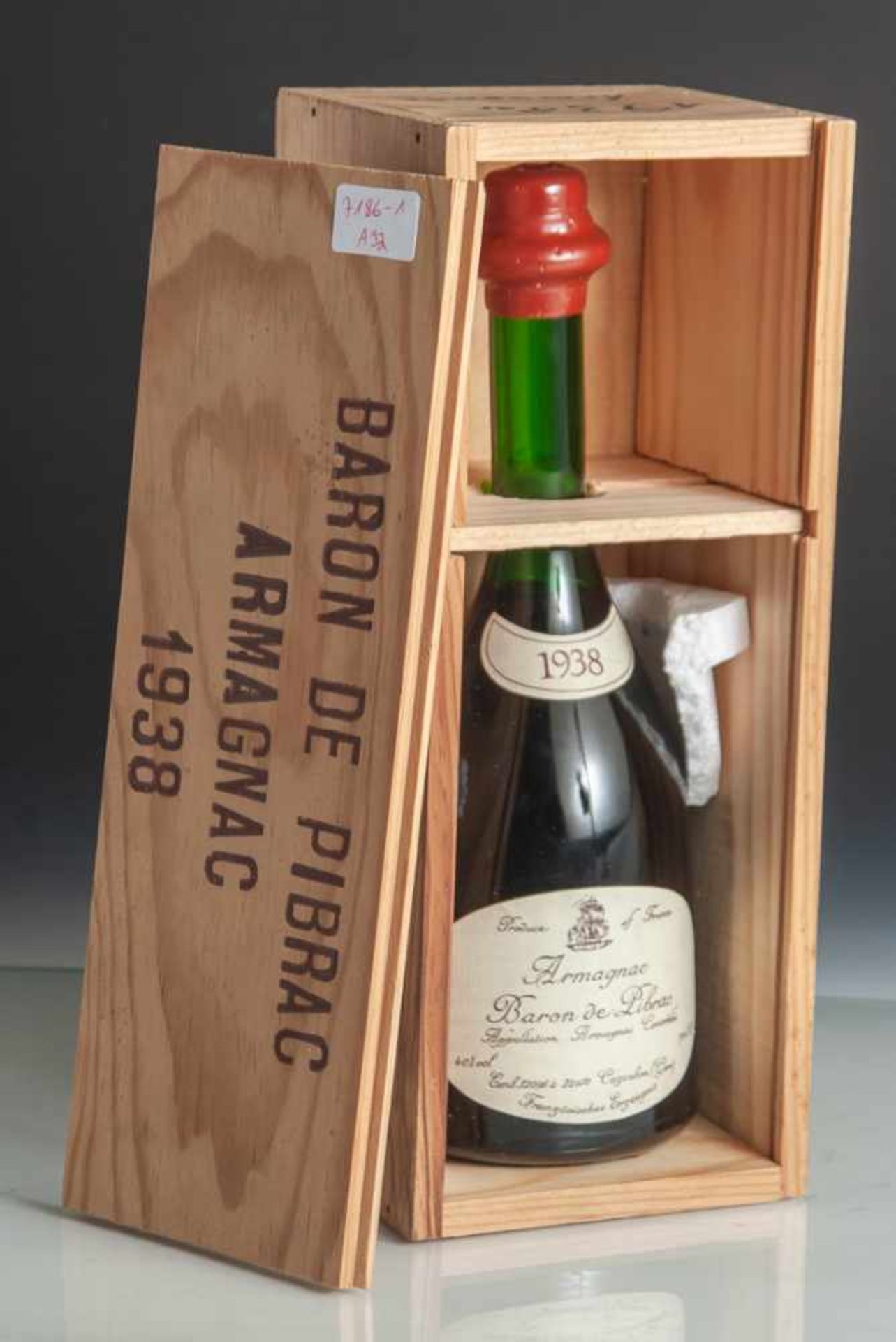 Eine Flasche exklusiver und besonders erlesener Jahrgangs-Bar-Armagnac, Jahrgang 1938, ausdem