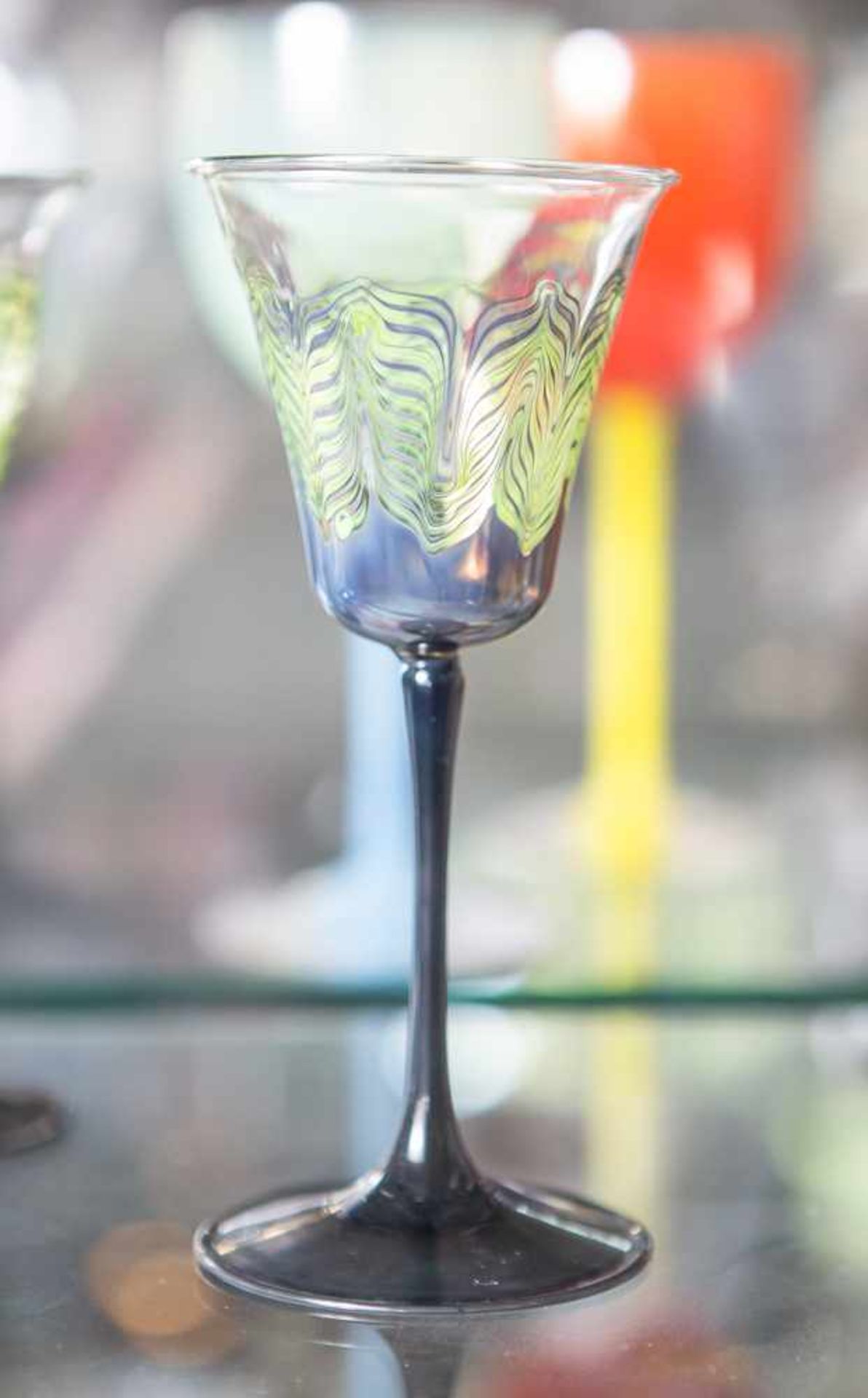 Pokal, Entwurf Siegfried Eck, farbloses Glas, Fuß u. Schaft opak schwarz, Kuppa mitgrün-grauer