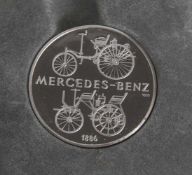 2 Gedenk-Medaillen, a) Mercedes Benz - Daimler Benz, 1886, Gedenkmedaille "100 JahreAutomobil,