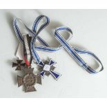 Konvolut Orden u. Ehrenzeichen, bestehend aus: 1 Mutterkreuz am Band in Bronze, 1Frontkämpferabz.
