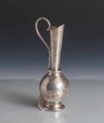 Ölgießer, Silber 900. H. ca. 16 cm, ca. 93 gr.