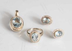 Schmuckset mit Aquamarinen und Brillanten, 3-teilig, Gelbgold 585, bestehend aus:Anhänger/Clip,