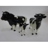 BESWICK Coddington Hilt Bar Fresian Bull, Claybury Legwater Fresian cow & Fresian calf