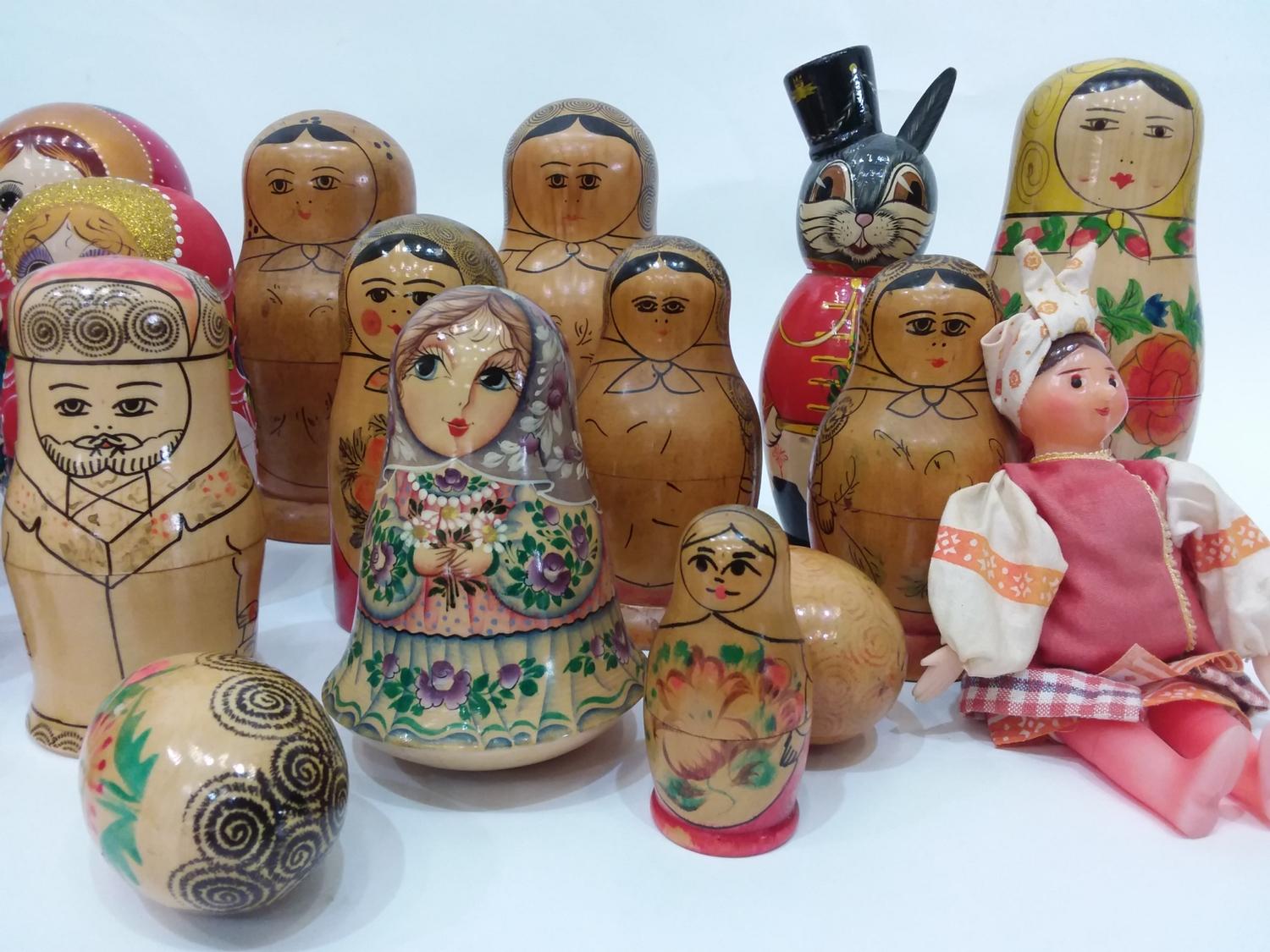 Collection of Russian Nesting Dolls - Image 5 of 6